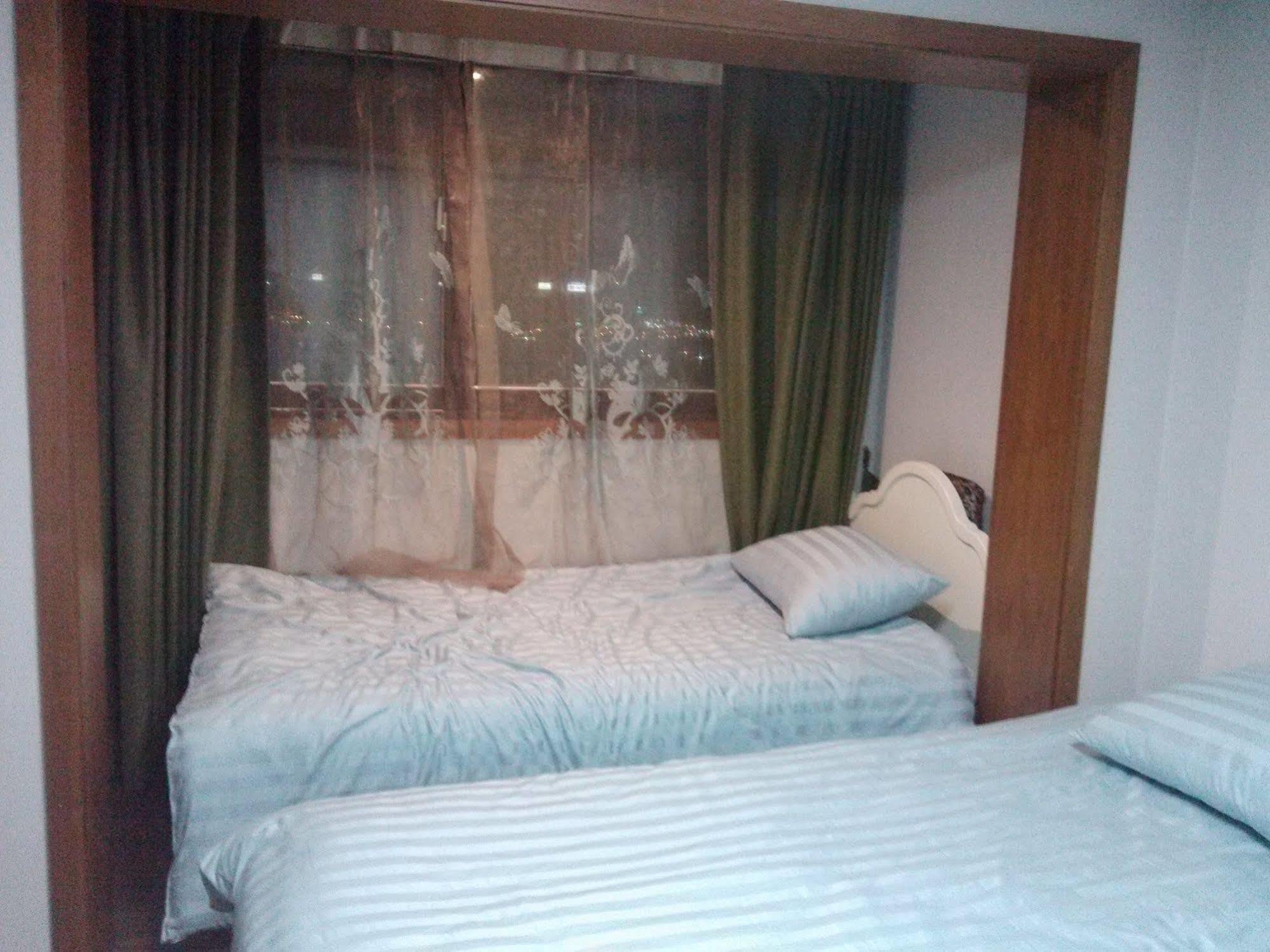 K Star Road Guesthouse - Hostel Séoul Extérieur photo