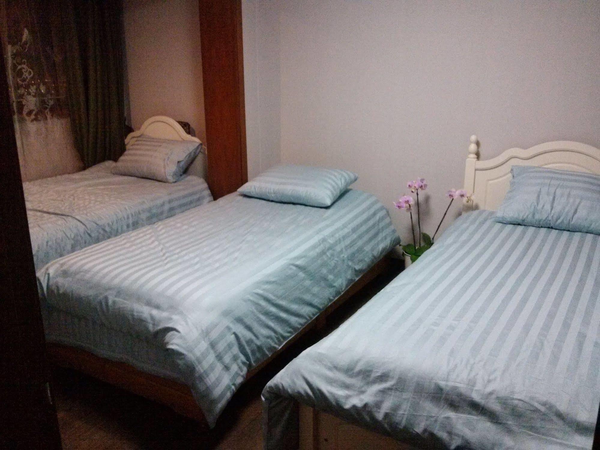 K Star Road Guesthouse - Hostel Séoul Extérieur photo