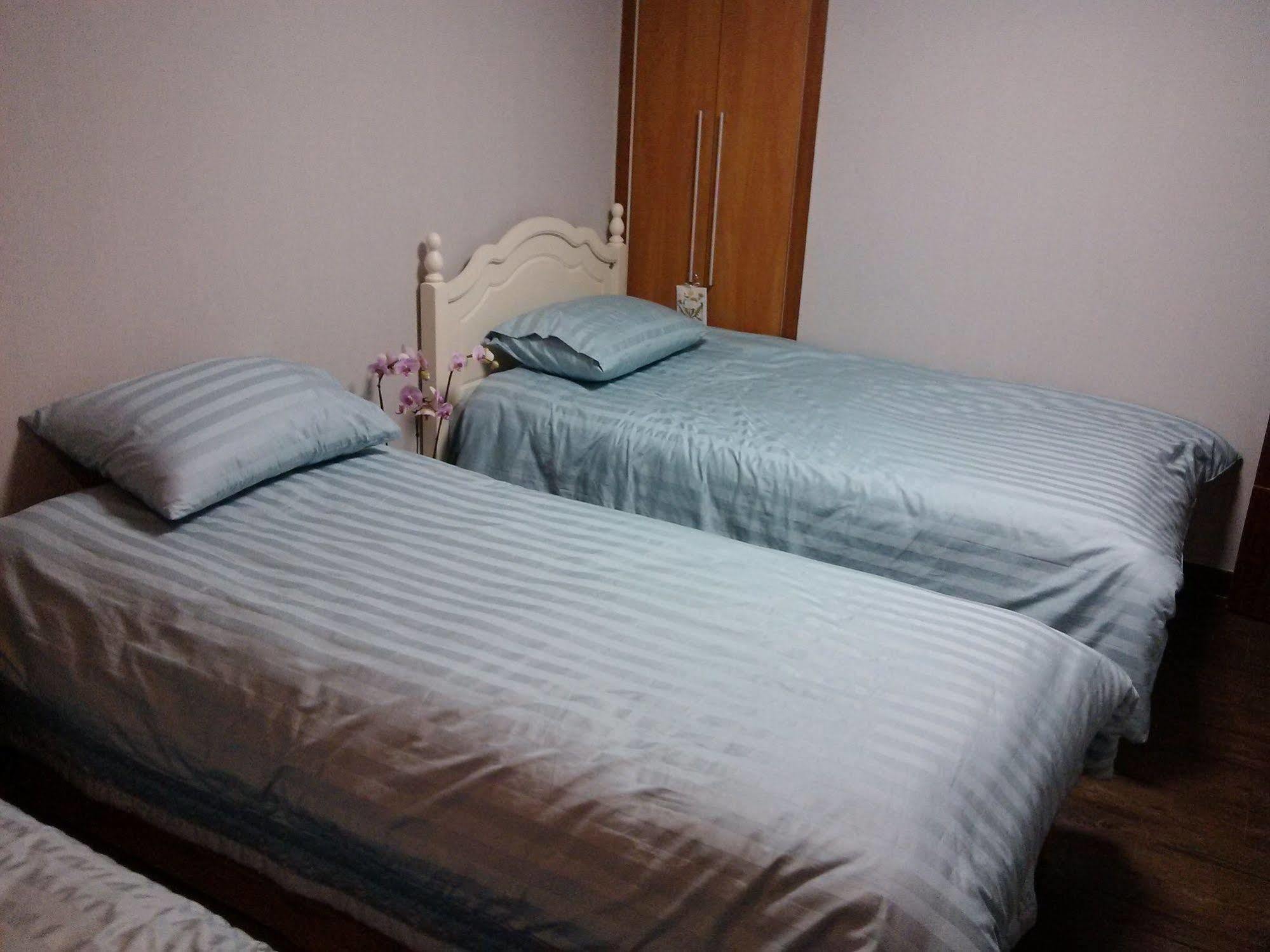 K Star Road Guesthouse - Hostel Séoul Extérieur photo